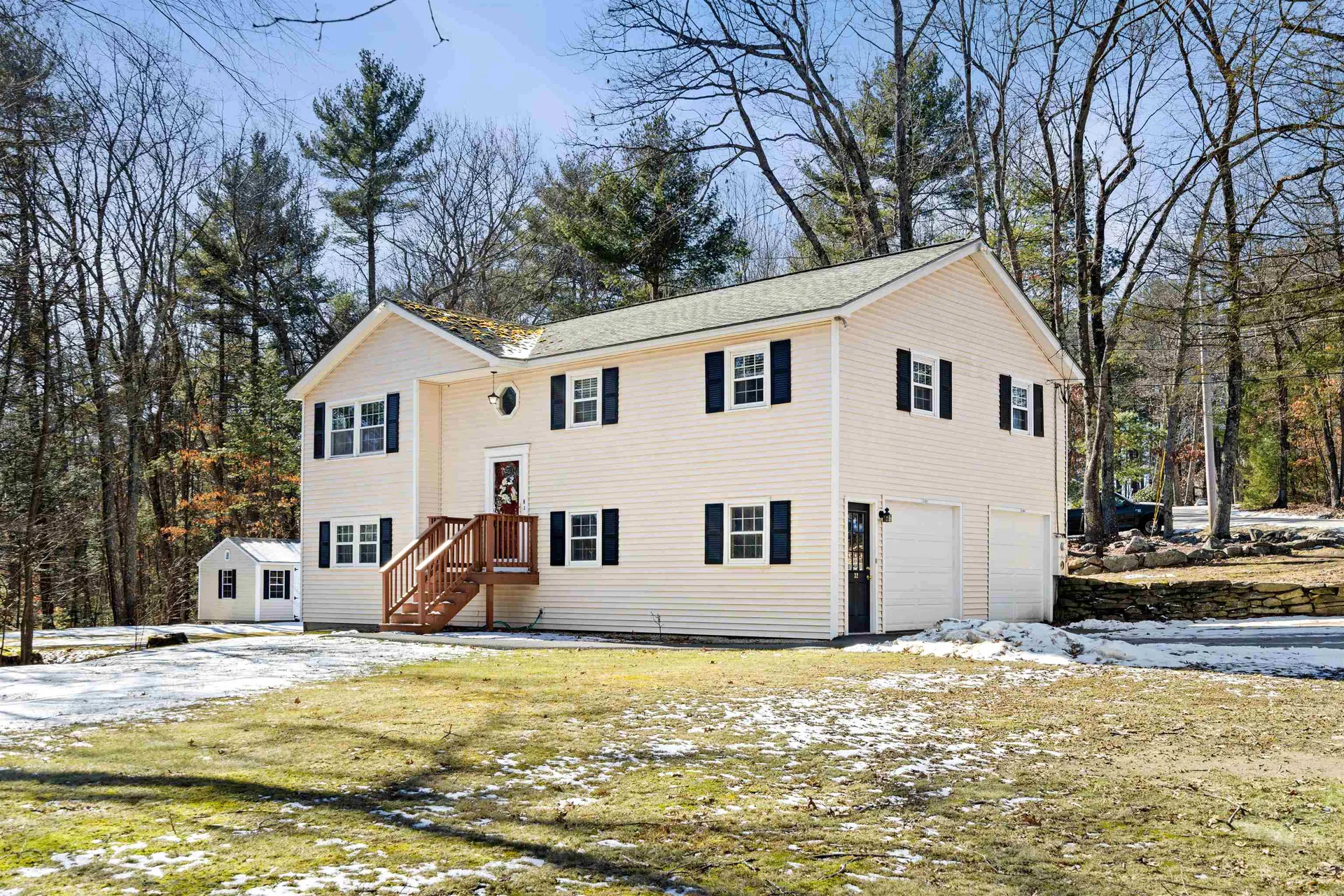 32 Kienia Road Hudson NH 03051