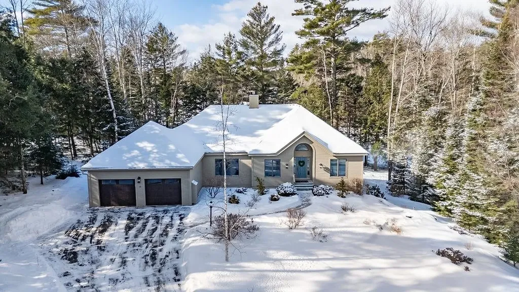 73 Greensward Drive Grantham NH 03753