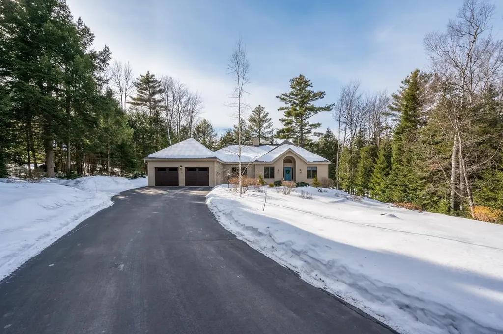 73 Greensward Drive Grantham NH 03753