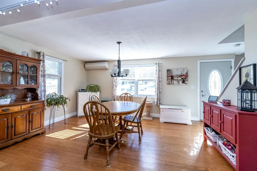 9 Vassar Drive Pelham NH 03076