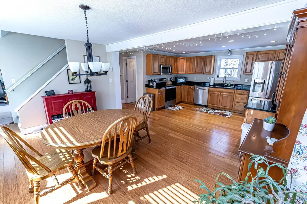 9 Vassar Drive Pelham NH 03076