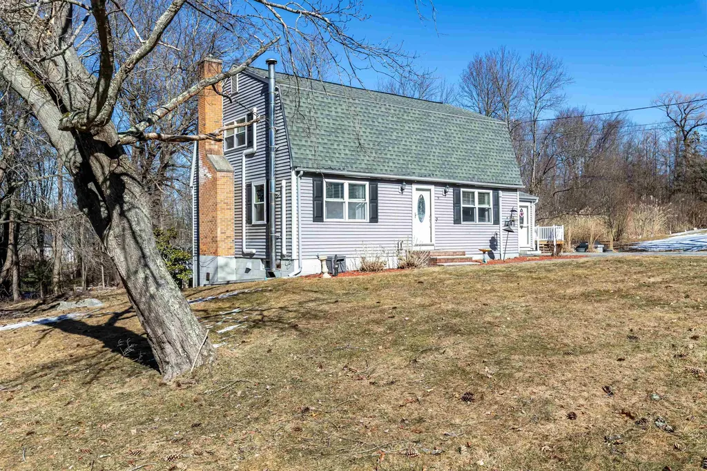 9 Vassar Drive Pelham NH 03076