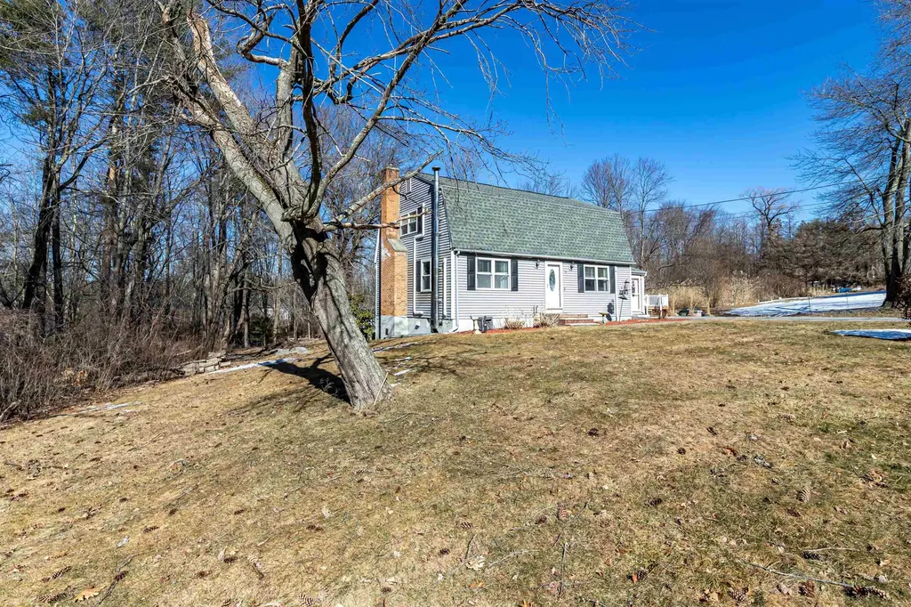 9 Vassar Drive Pelham NH 03076