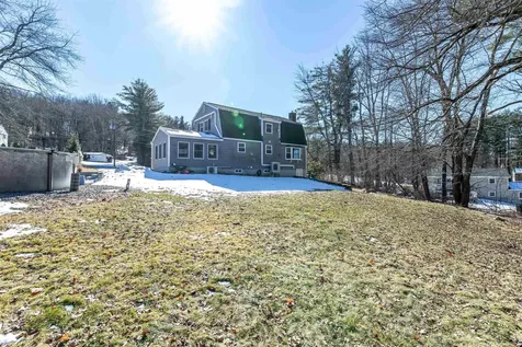 9 Vassar Drive Pelham NH 03076