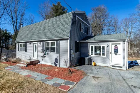 9 Vassar Drive Pelham NH 03076