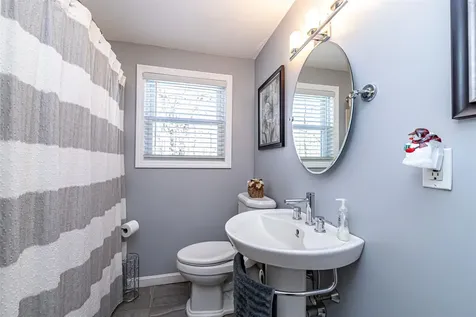 9 Vassar Drive Pelham NH 03076