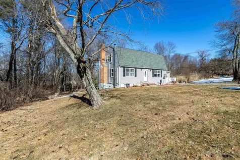 9 Vassar Drive Pelham NH 03076