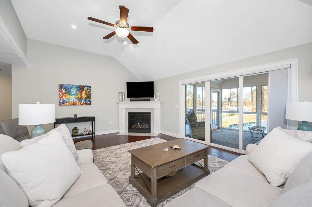 25 Renaissance Circle Salem NH 03079