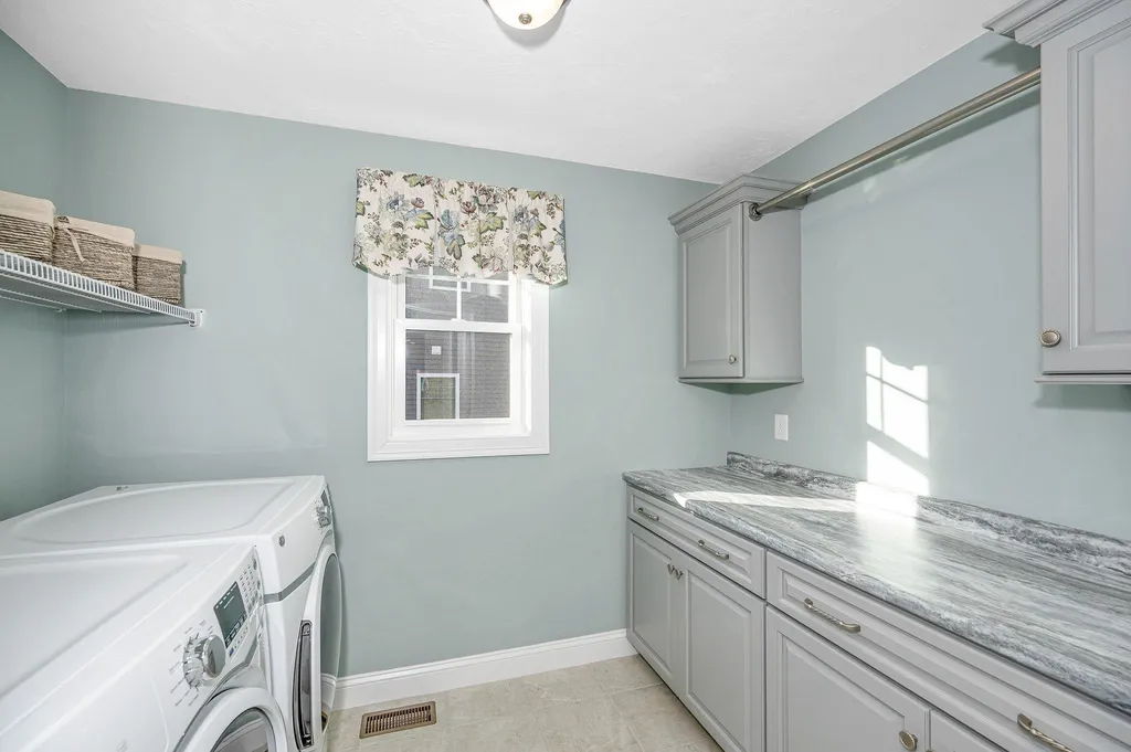 25 Renaissance Circle Salem NH 03079
