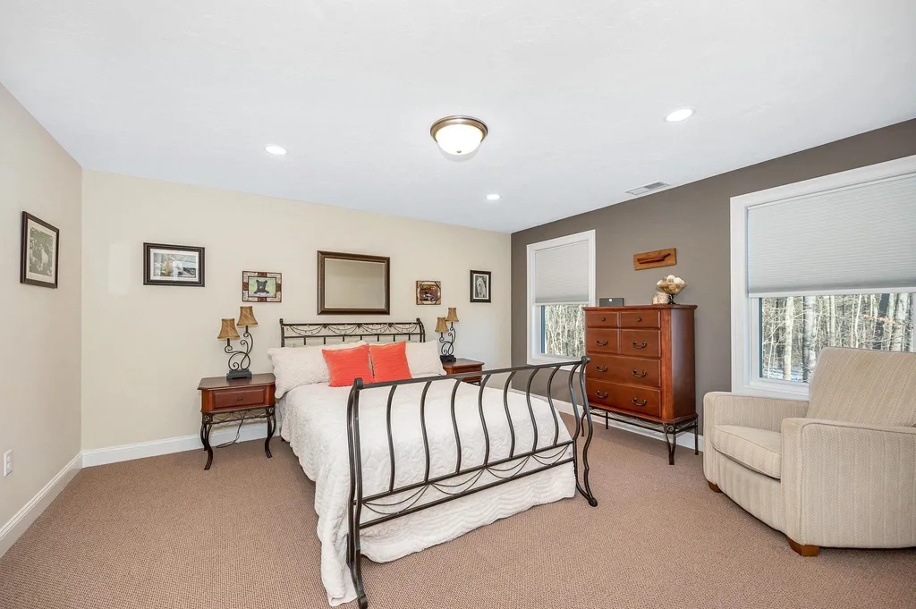 25 Renaissance Circle Salem NH 03079