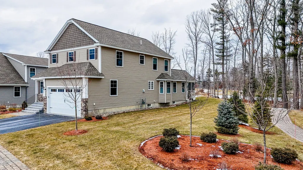 25 Renaissance Circle Salem NH 03079