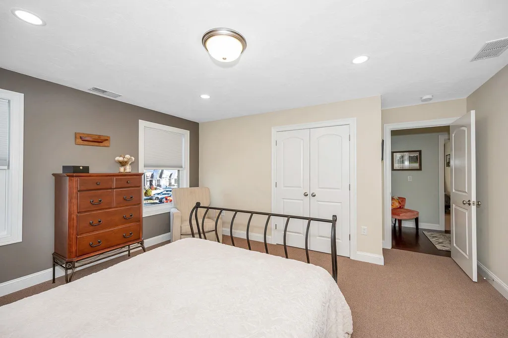 25 Renaissance Circle Salem NH 03079