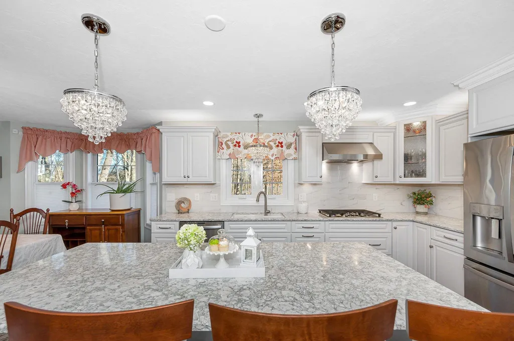 25 Renaissance Circle Salem NH 03079
