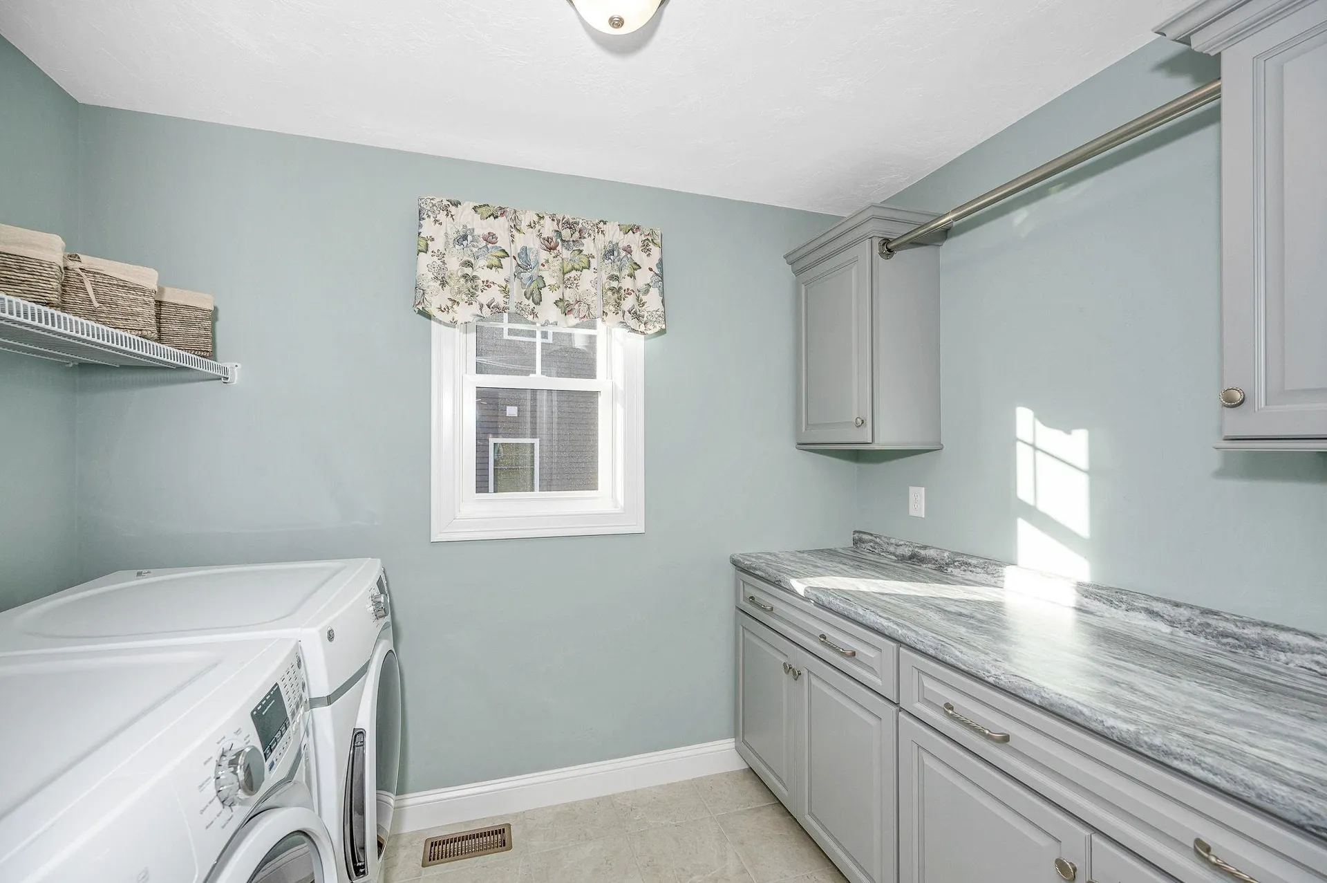 25 Renaissance Circle Salem NH 03079