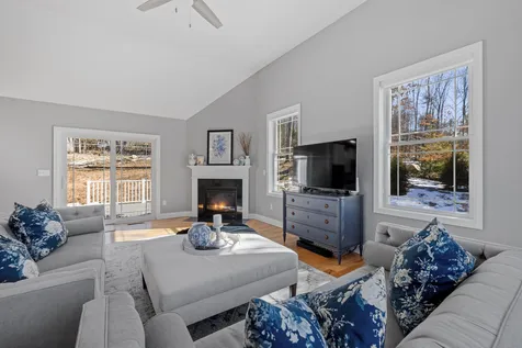 326 Montelona Road Goffstown NH 03045