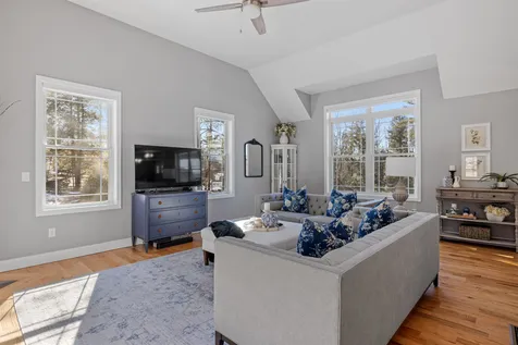 326 Montelona Road Goffstown NH 03045