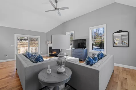 326 Montelona Road Goffstown NH 03045