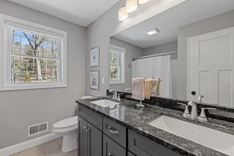 326 Montelona Road Goffstown NH 03045
