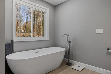 326 Montelona Road Goffstown NH 03045