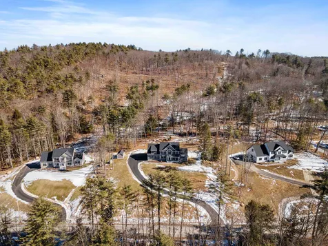 326 Montelona Road Goffstown NH 03045