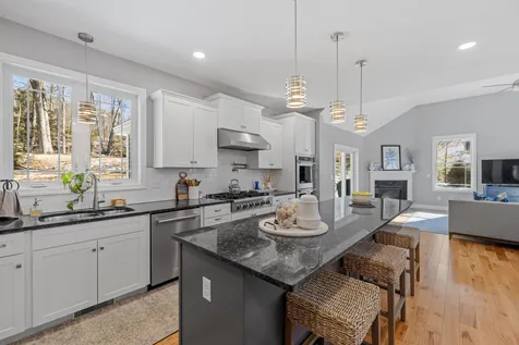 326 Montelona Road Goffstown NH 03045
