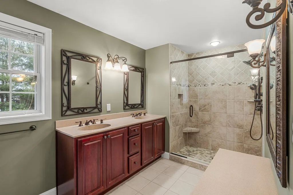 25 Flintlock Road Salem NH 03079