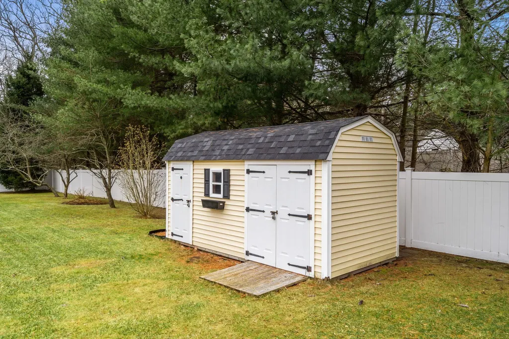 25 Flintlock Road Salem NH 03079