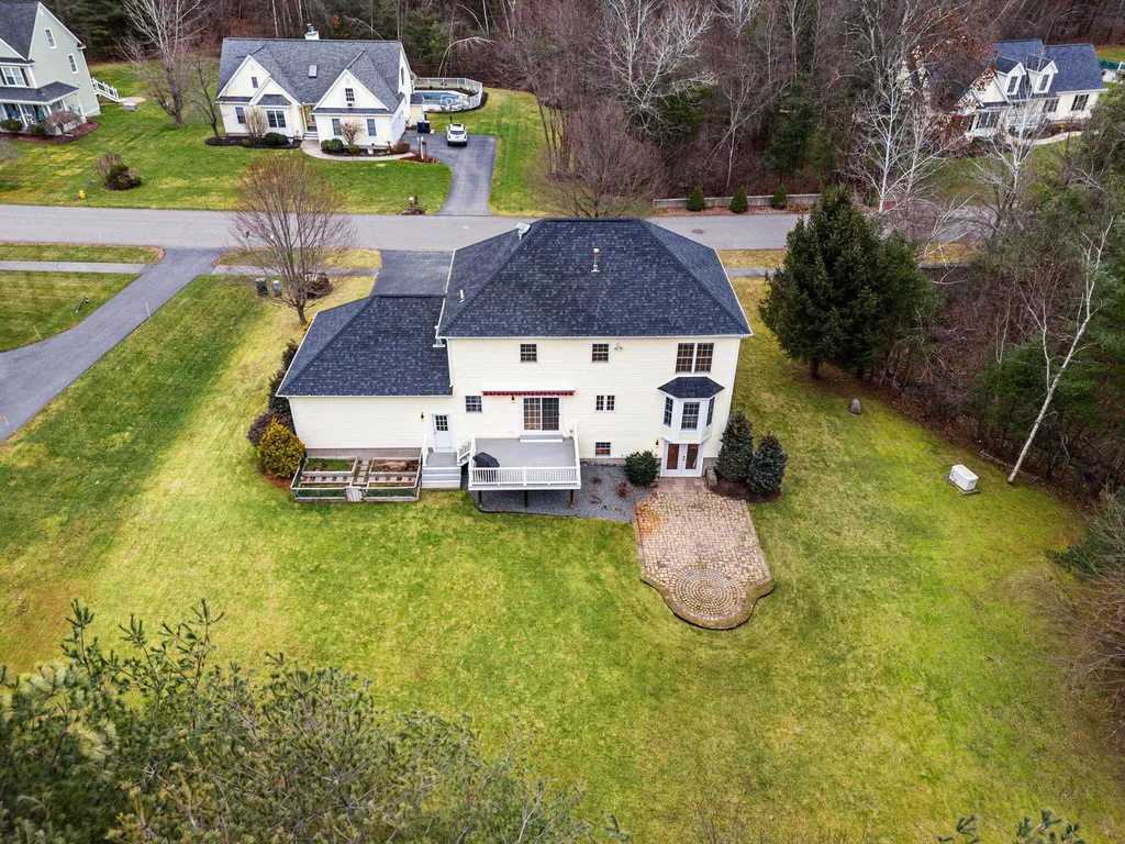 25 Flintlock Road Salem NH 03079