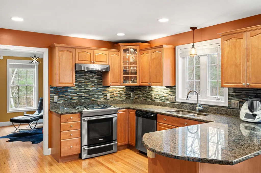 25 Flintlock Road Salem NH 03079