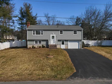 24 Woodbury Street Salem NH 03079