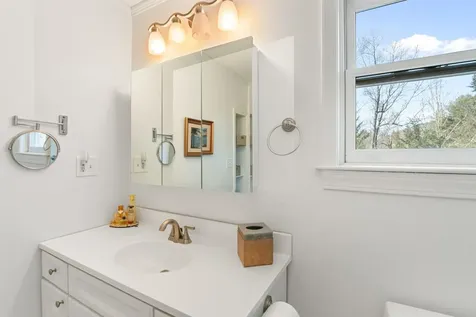 47 Sherwood Circle Brattleboro VT 05301