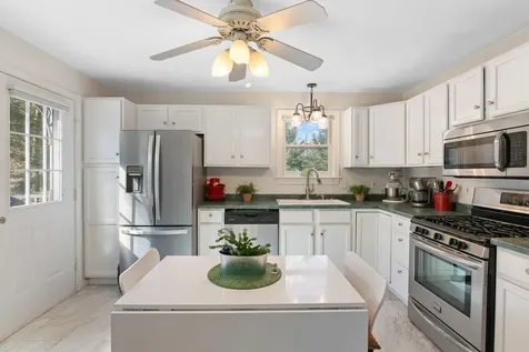47 Sherwood Circle Brattleboro VT 05301