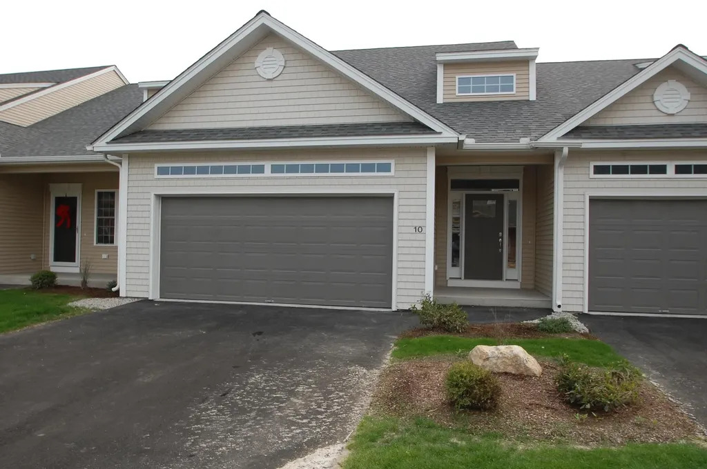 10 Chesterfield Lane Londonderry NH 03053
