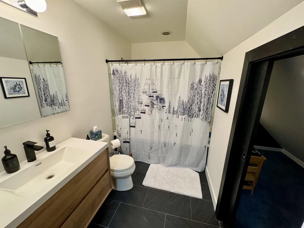 4621 Battleground Road Fayston VT 05673