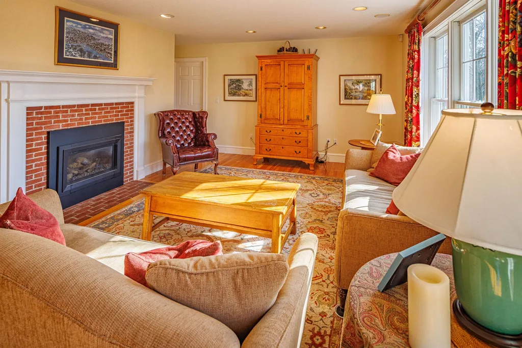 9 Fairway Drive Dover NH 03820