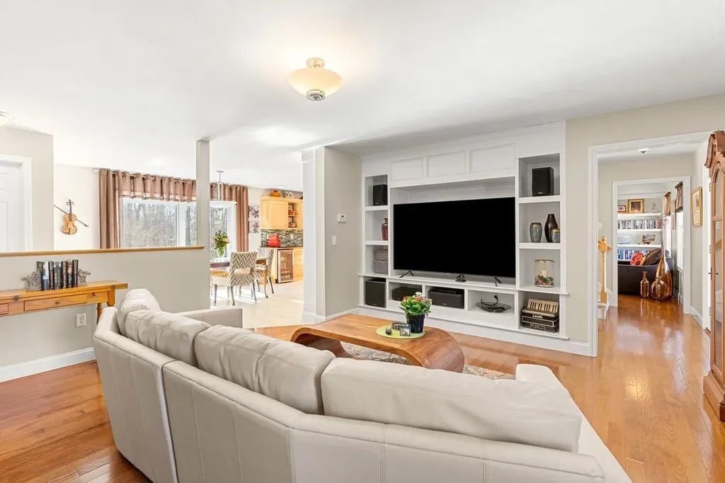 11 Surrey Court Milford NH 03055