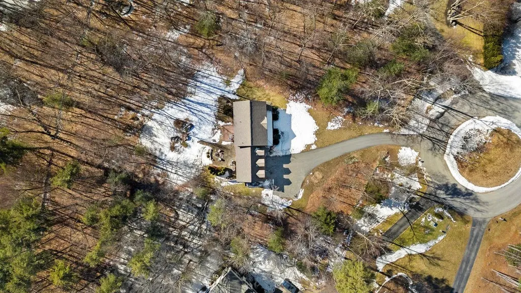 11 Surrey Court Milford NH 03055