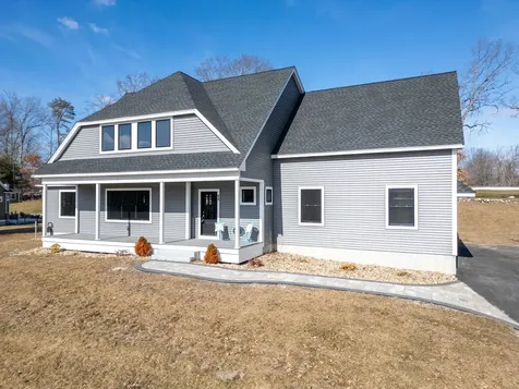 27 Lamplighter Lane Salem NH 03079