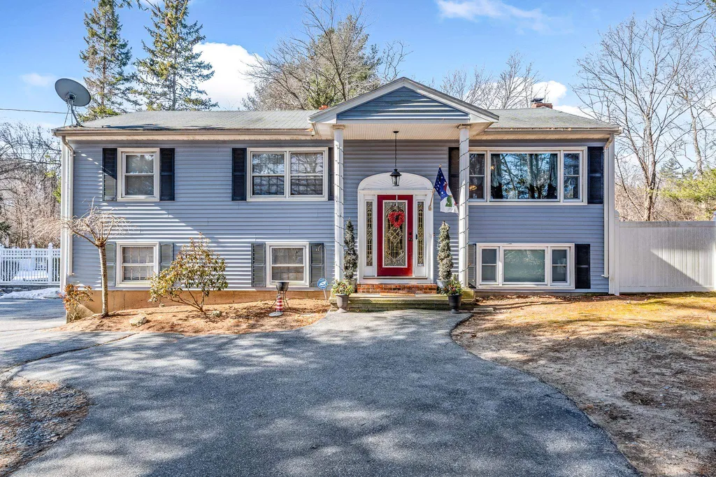 9 Heritage Road Pelham NH 03076