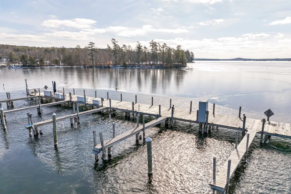 16 Long Island Road Moultonborough NH 03254