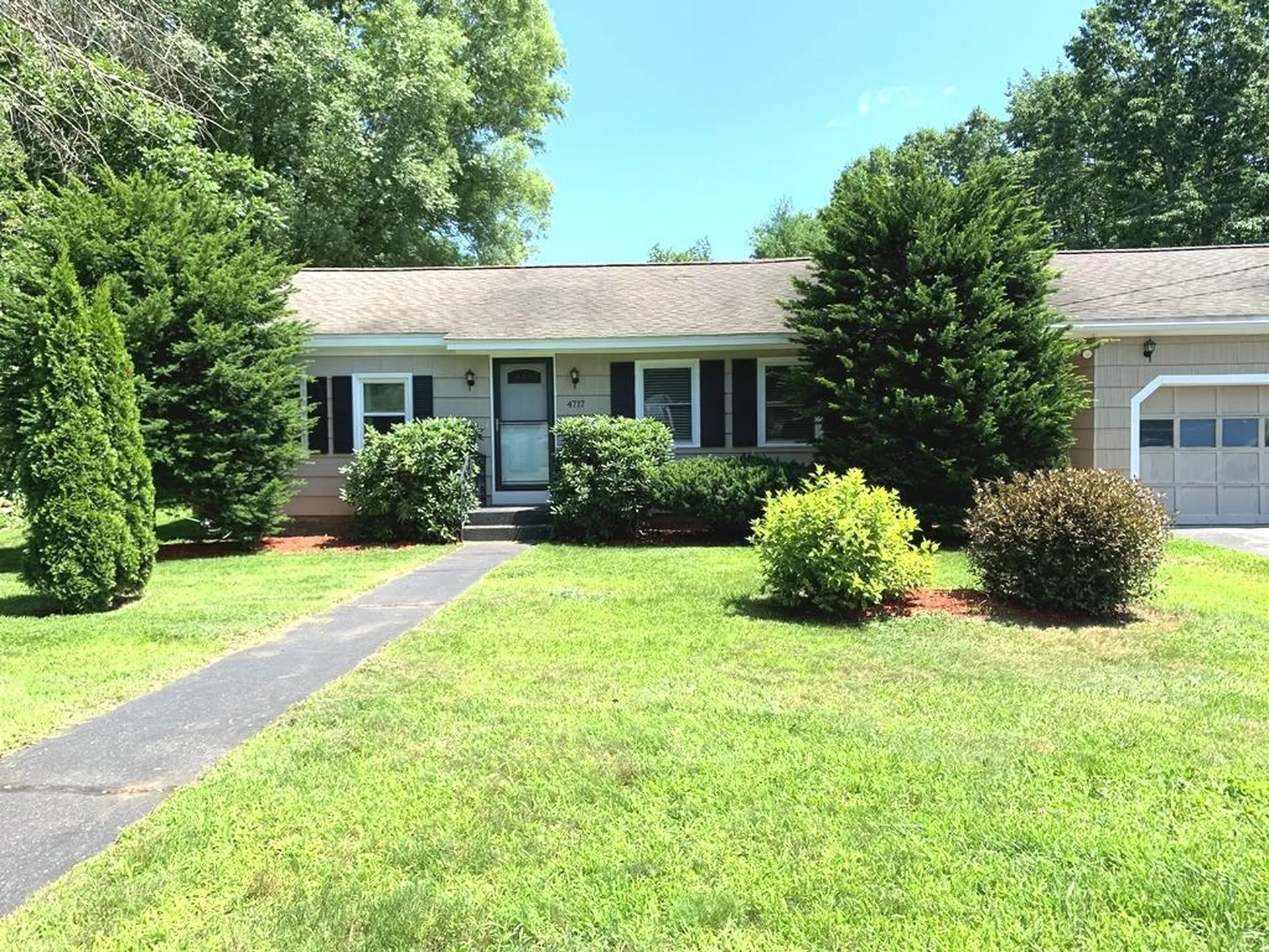 4717 Brown Avenue Manchester NH 03103
