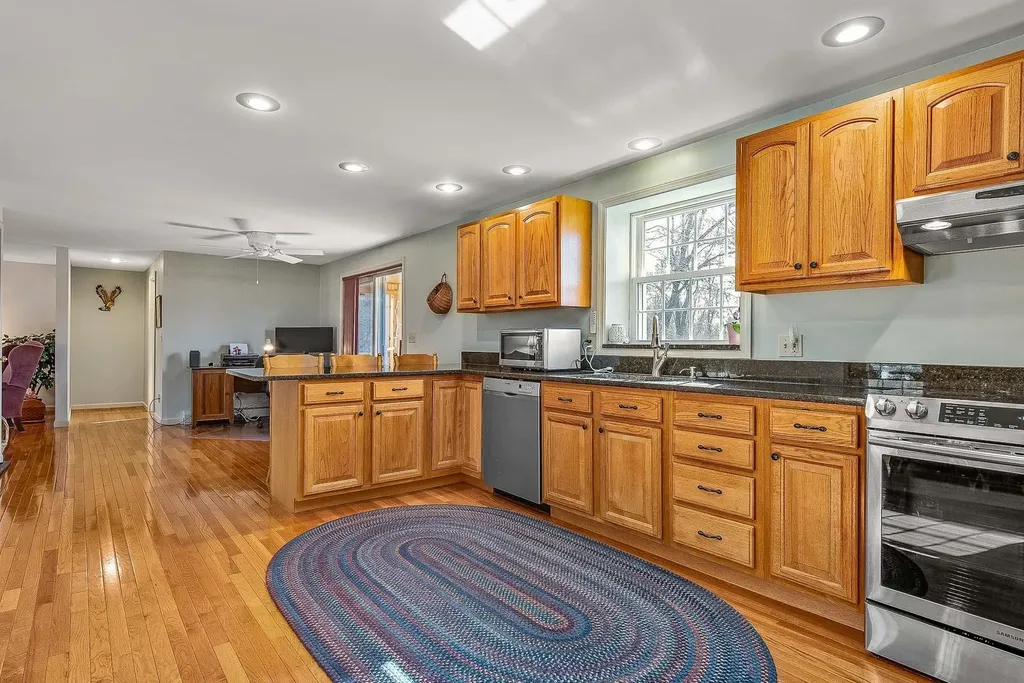 8 Mcintosh Way Greenland NH 03840