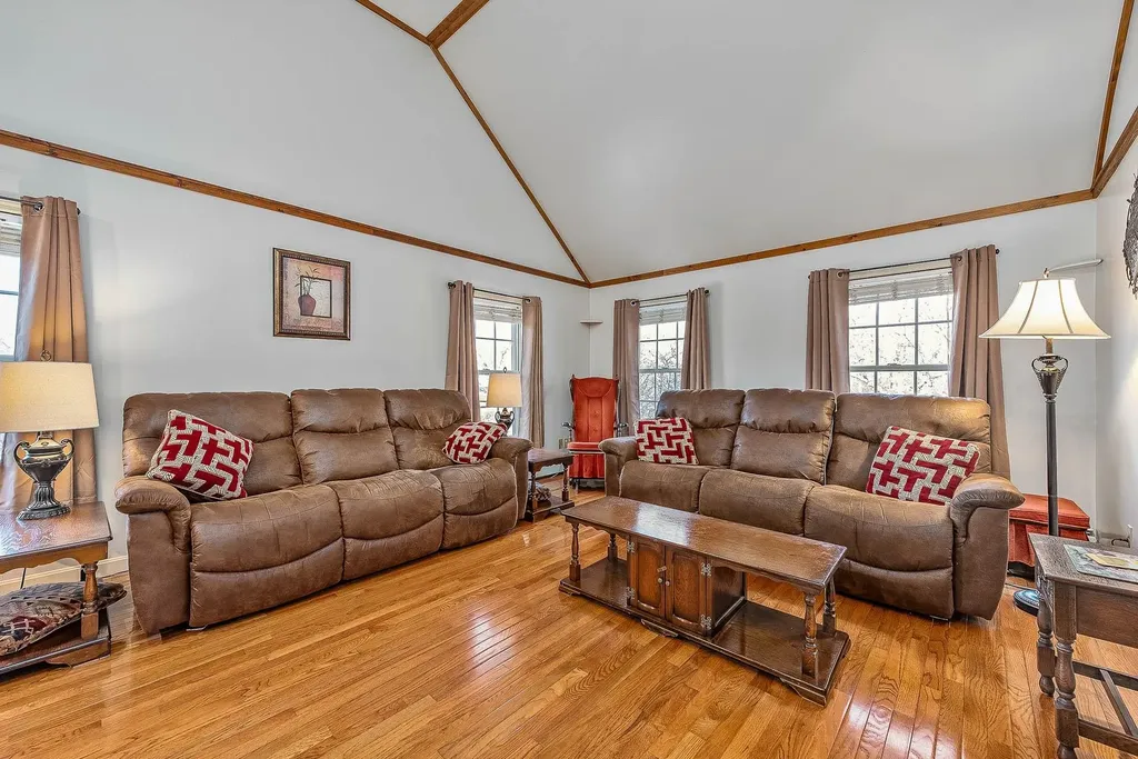 8 Mcintosh Way Greenland NH 03840