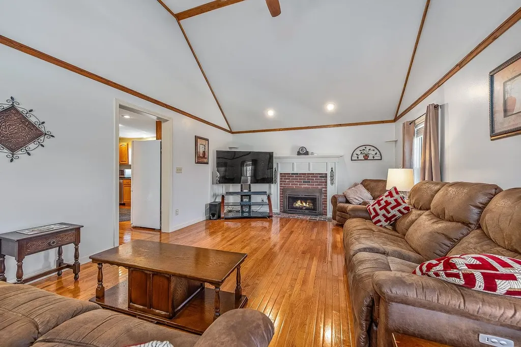8 Mcintosh Way Greenland NH 03840