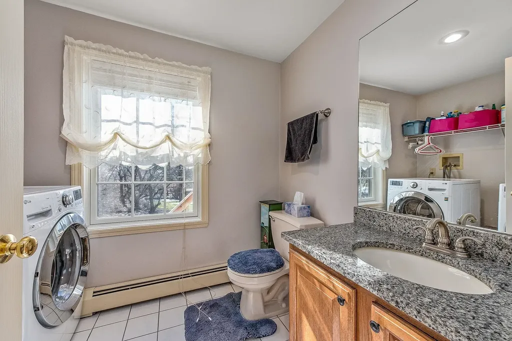 8 Mcintosh Way Greenland NH 03840