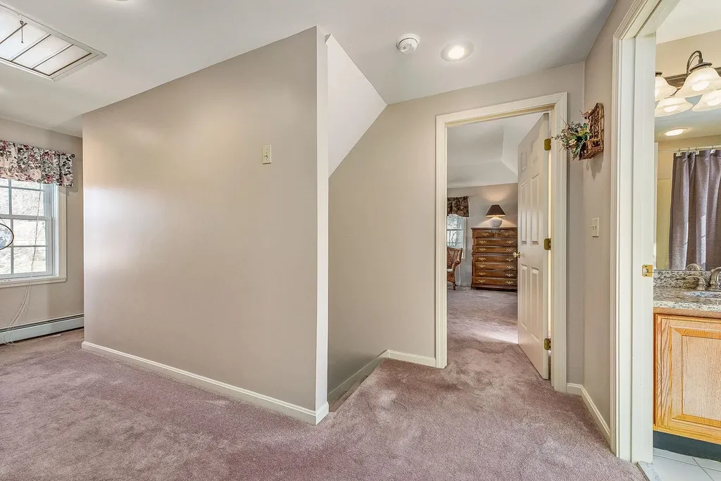 8 Mcintosh Way Greenland NH 03840