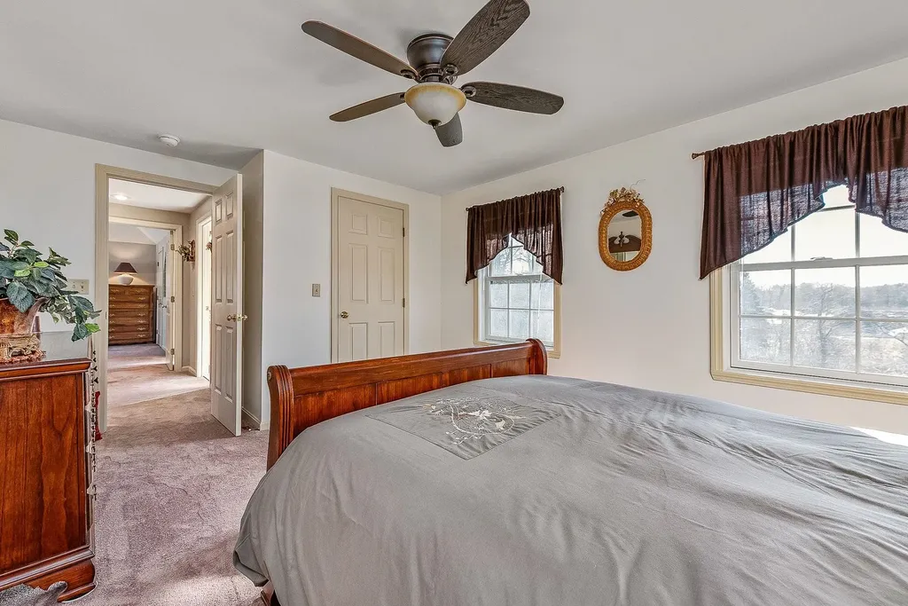 8 Mcintosh Way Greenland NH 03840