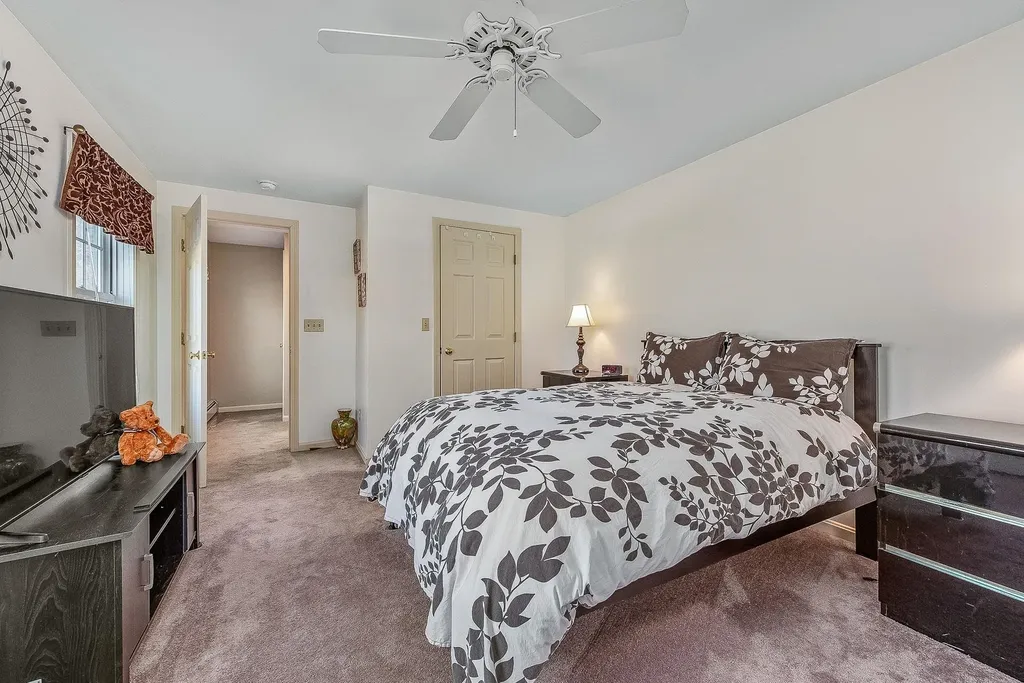 8 Mcintosh Way Greenland NH 03840