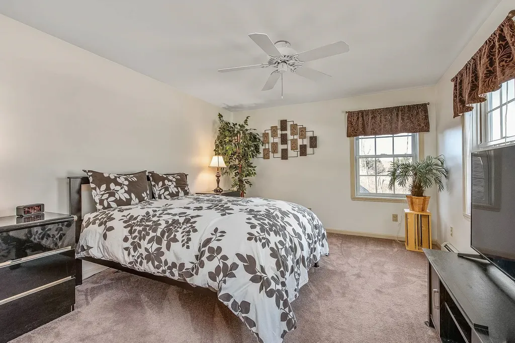 8 Mcintosh Way Greenland NH 03840
