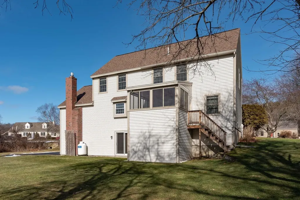 8 Mcintosh Way Greenland NH 03840